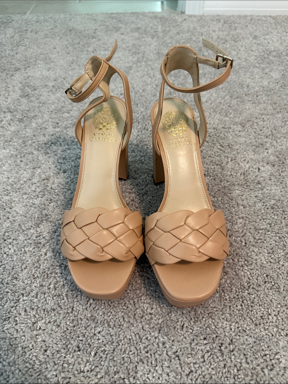 Vince Camuto sandals size 8 heels brown